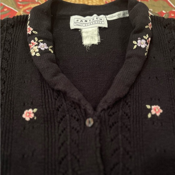 Vintage Jantzen Knit Short Sleeve Cardigan Embroidered Floral on Black Sz M/L - Picture 13 of 16